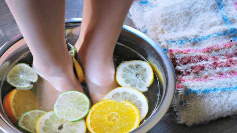 Un Bain de Pieds au Citron pour Éliminer les Toxines de votre Corps