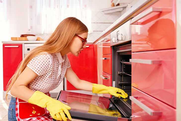 The genius tip to clean the oven thoroughly and make it sparkling clean