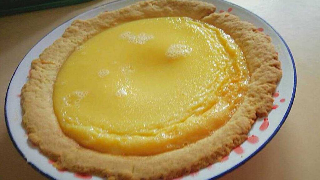 Tarte à la crème pâtissière et à la noix de coco