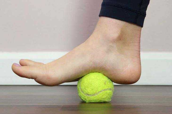 6 exercices en cas de fasciite plantaire pour soulager la douleur des pieds
