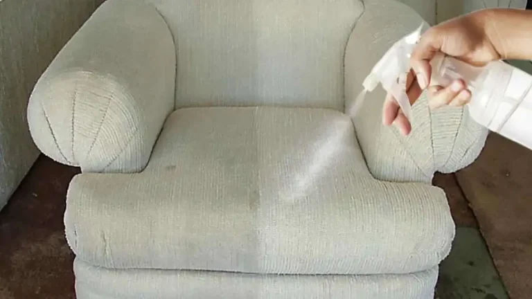 Votre canapé est sale et taché ? Voici l’astuce pour le nettoyer en profondeur facilement