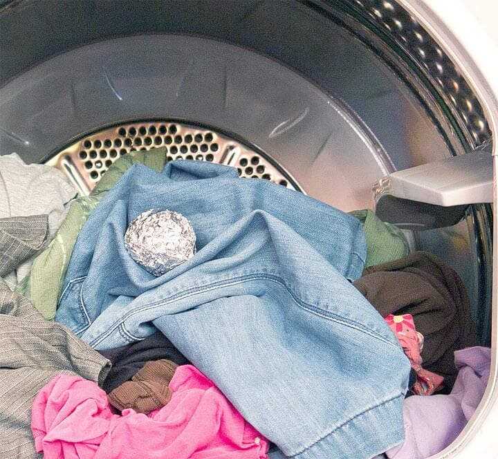Pourquoi mettre une boule de papier d’aluminium dans la machine à laver ?