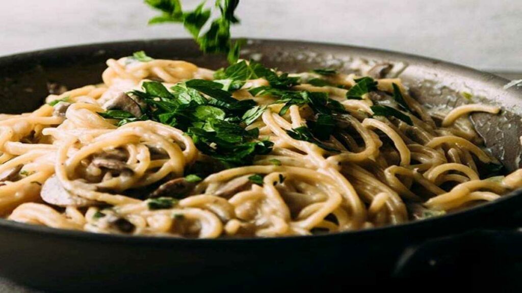 Pâtes à la sauce légère au yaourt et champignons WW