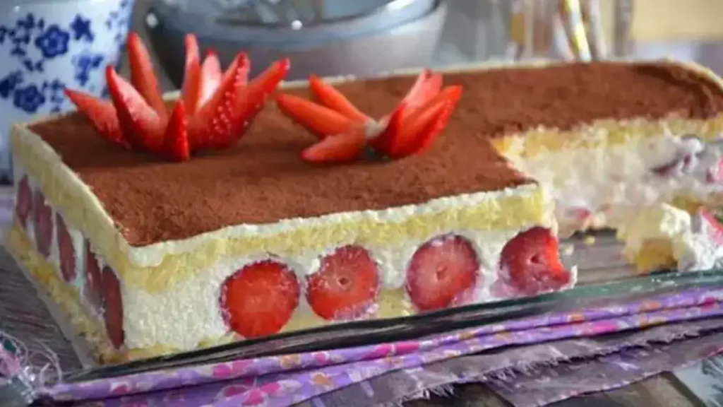 Gâteau tiramisu aux fraises (sans gélatine) facile