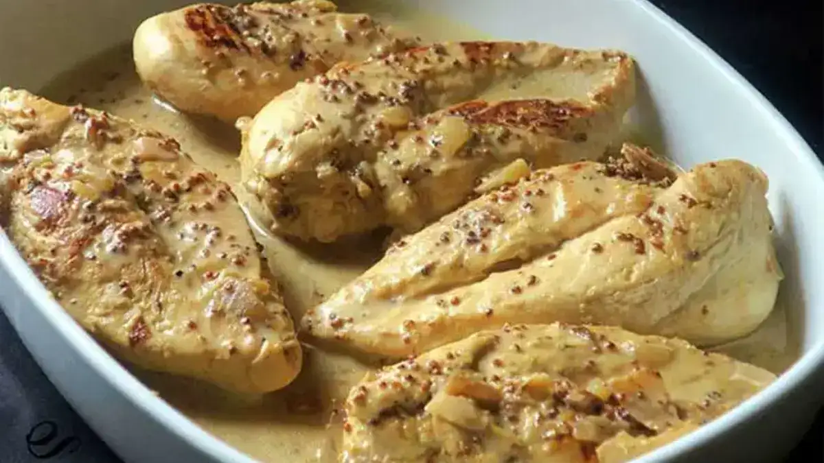 Escalopes de poulet à la moutarde et miel avec sauce onctueuse