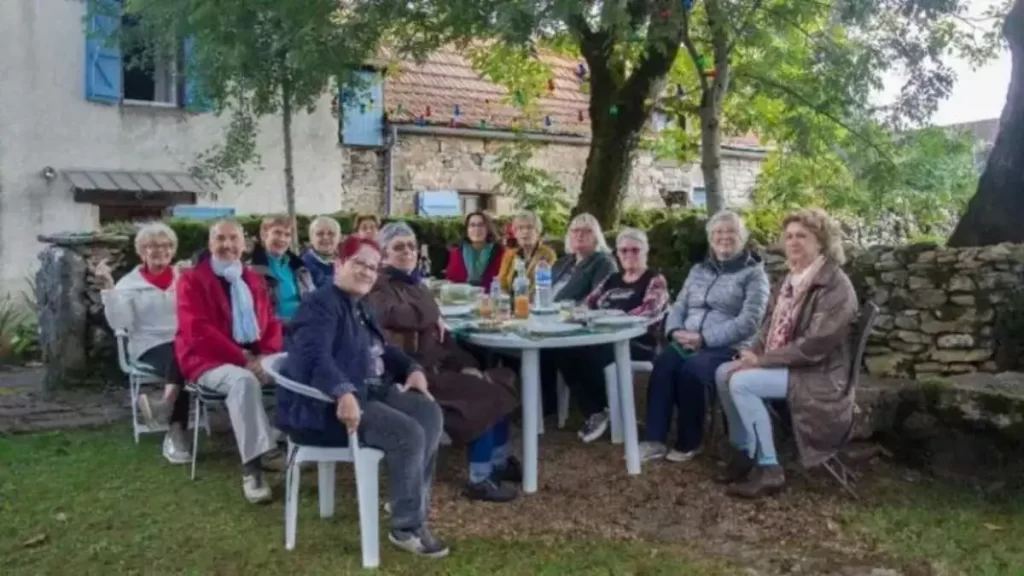 Colocation : âgées de 64 à 84 ans, ces 11 amies recherchent un logement collectif pour éviter les EHPAD et les maisons de retraite