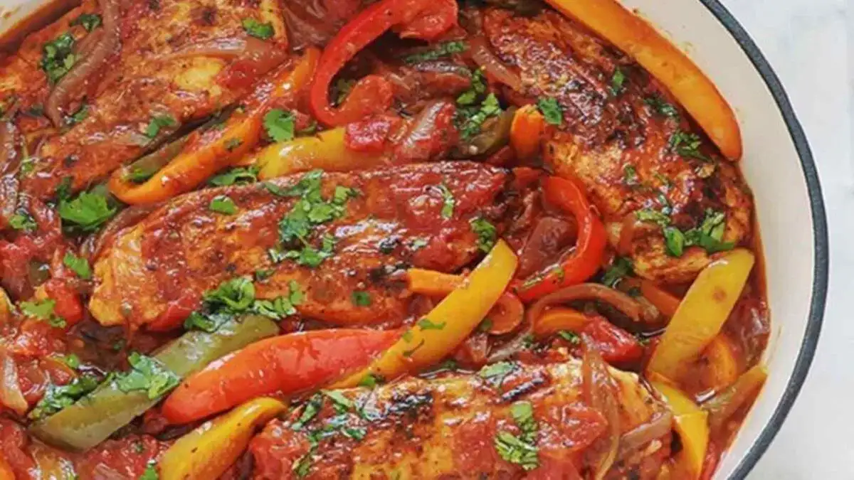 Délicieux Poulet aux poivrons oignons et tomates