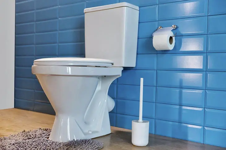 Jetez un savon dans le réservoir des WC : le truc génial qui vous évite des ennuis
