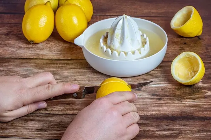 Bicarbonate de soude et citron : 6 actions magiques sur la peau