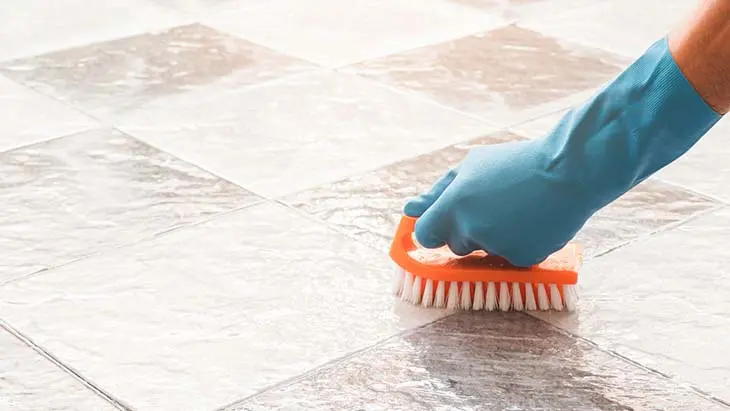 Voici comment nettoyer les joints de carrelage pour les rendre comme neufs rapidement