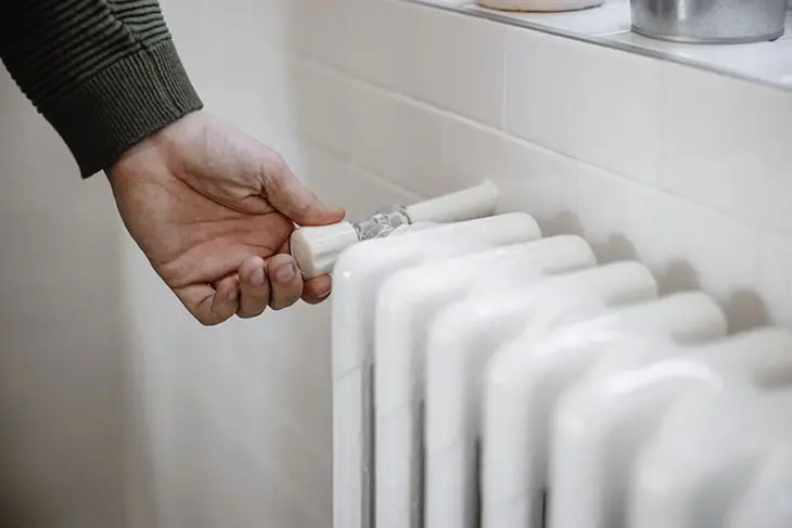 Pourquoi faut-il toujours mettre des sachets de thé sur le radiateur ?
