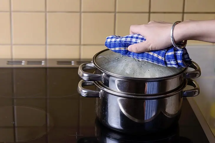 Pourquoi faut-il ajouter du vinaigre à l’eau de cuisson du riz ? Quand vous le saurez, vous le ferez toujours