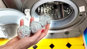 Mettez 3 boules de papier d’aluminium dans le lave-linge et débarrassez vous de ce problème une fois pour toutes !