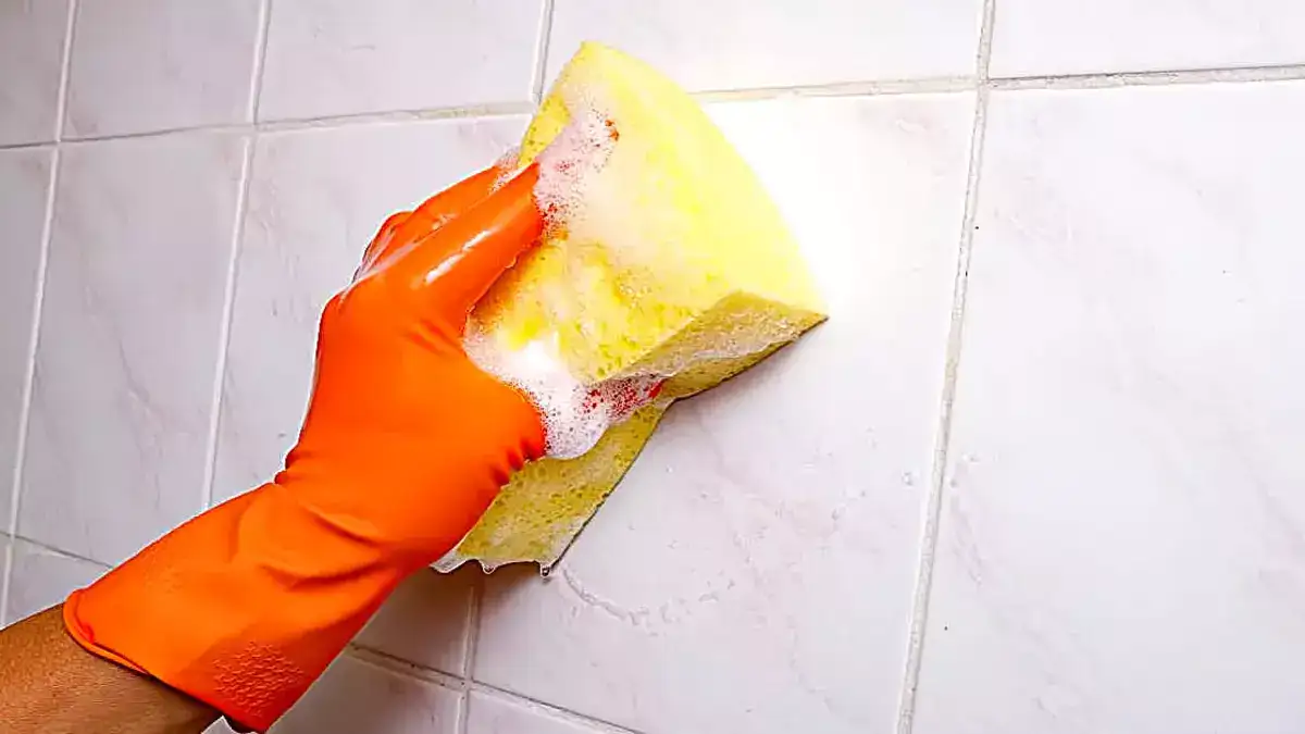 Une Astuce De G Nie Pour Nettoyer Les Carreaux De La Salle De Bain Des R Sidus De Savon Et De