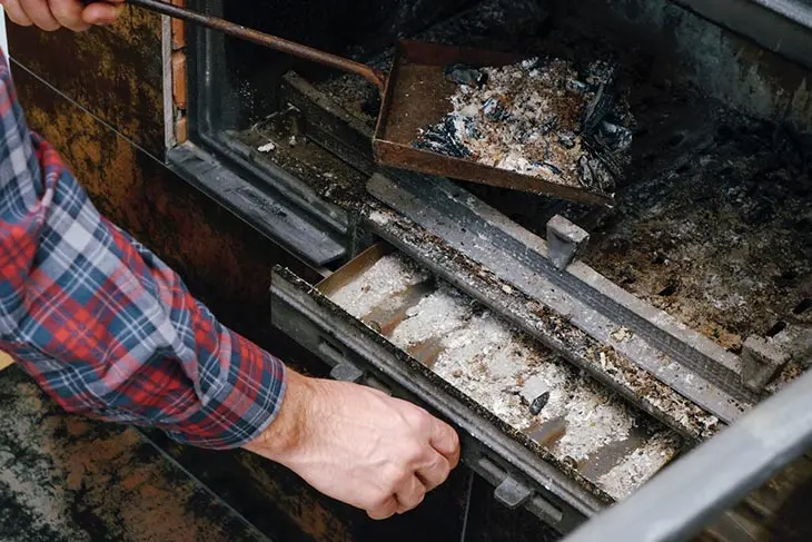 Comment nettoyer une cheminée très sale ? Cette préparation maison la fera briller de propreté