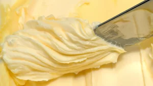 Vous n’acheteriez plus de beurre une fois que vous aurez appris à le faire par vous-même