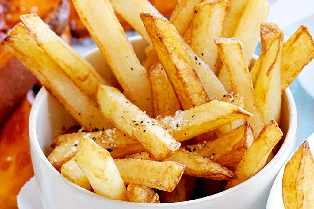 L’astuce au vinaigre pour préparer des frites croustillantes L’astuce au vinaigre pour préparer des frites croustillantes