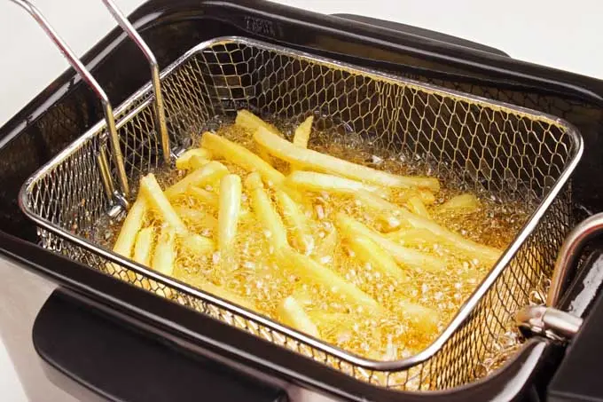 L’astuce au vinaigre pour préparer des frites croustillantes