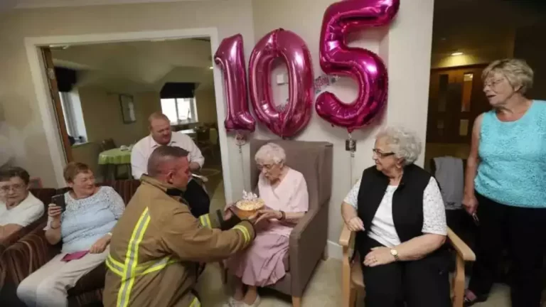 Cette dame de 105 ans n’a qu’un seul souhait pour son anniversaire : un « pompier avec des tatouages ».