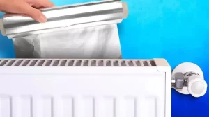 L’astuce de papier aluminum : un moyen futée d’économiser sur la facture et de chauffer la maison