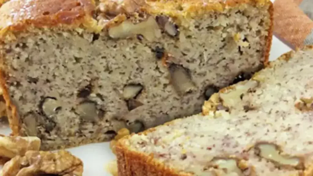 Recette. Gâteau aux bananes, aux noix et à la cannelle avec un goût irrésistible