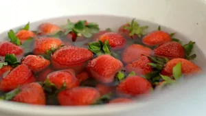 L’astuce géniale pour conserver vos fraises plus longtemps