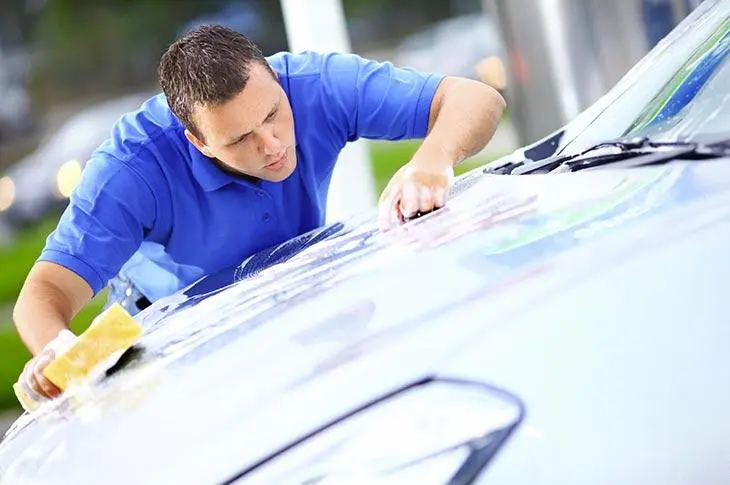 Sièges de la voiture sales et tachés ? Avec cet ingrédient, ils redeviennent comme neufs en un clin d’œil