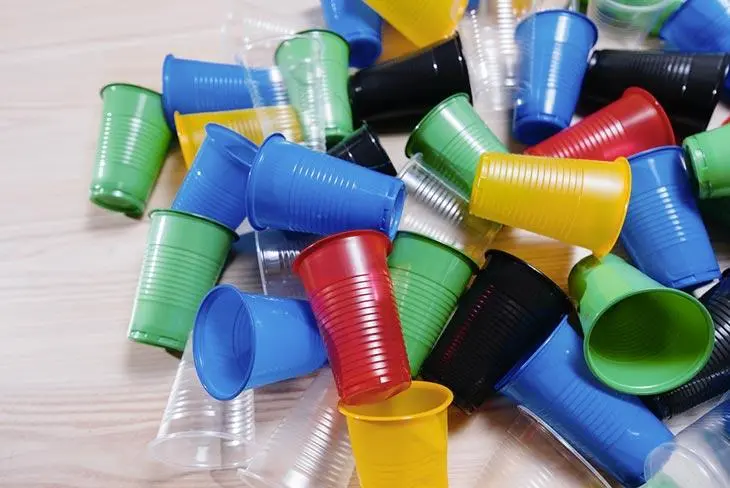 Comment recycler les gobelets en plastique ?