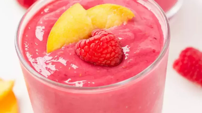 Smoothie pêche et framboises énergisant