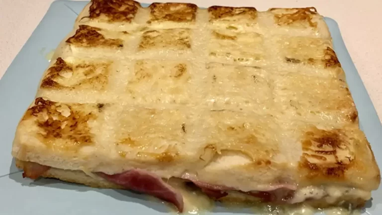 Un bon Croque tablette jambon et bleu du Vercors-Sassenage