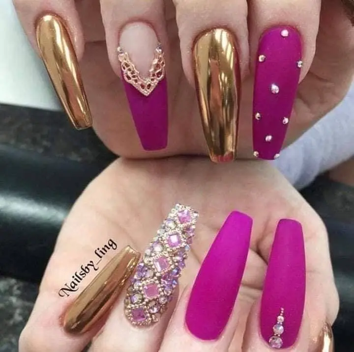 Voici comment réaliser un effet miroir sur vos ongles