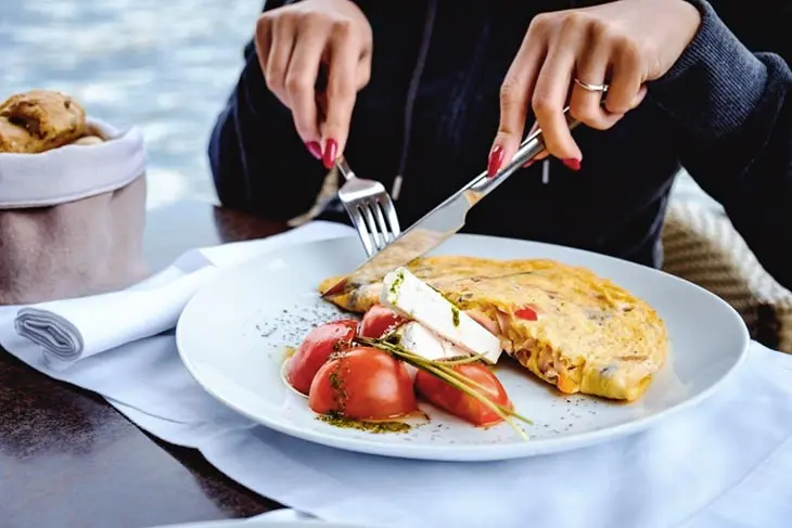 L’astuce des chefs pour faire de délicieuses omelettes : n’oubliez pas d’ajouter cet ingrédient secret