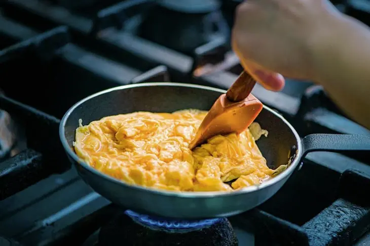 L’astuce des chefs pour faire de délicieuses omelettes : n’oubliez pas d’ajouter cet ingrédient secret