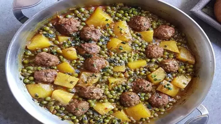 Tajine de viande hachée, petits pois et pommes de terre