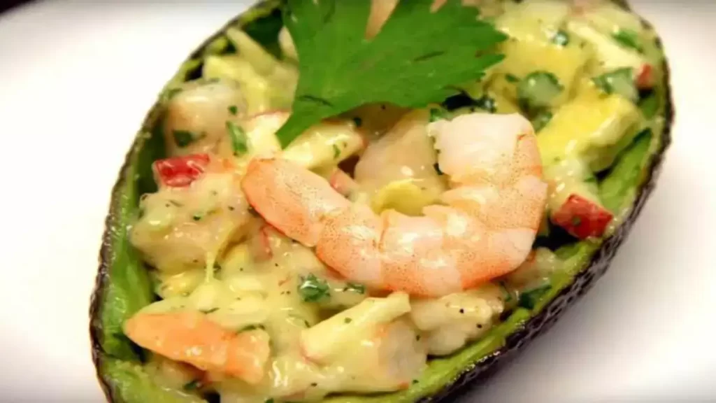 Avocat farci aux crevettes et à la pomme