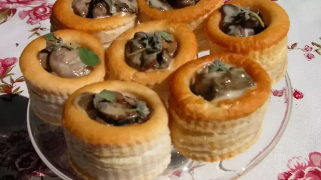 Bouchées à la Reine aux champignons sauce foie gras