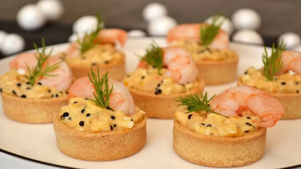 bouchées aux crevettes et œufs mimosa