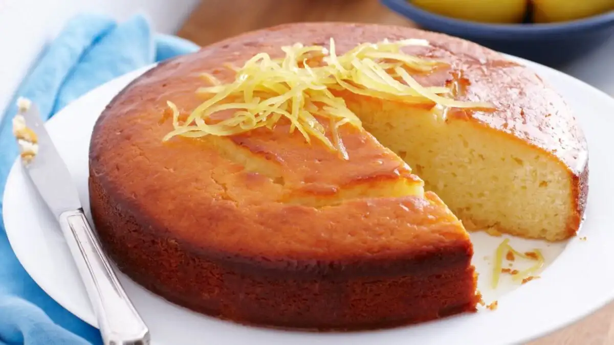 Gâteau Yaourt au Fromage Blanc : Une Douceur Moelleuse à Déguster à Tout Moment