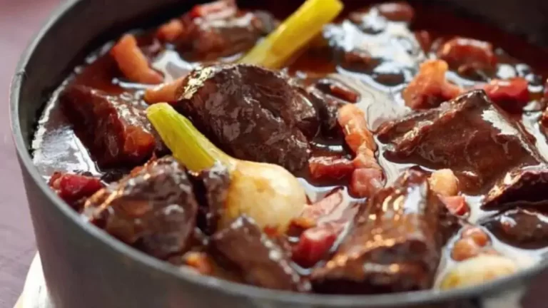 Recette du Bœuf Braisé aux Lardons et à la Tomate