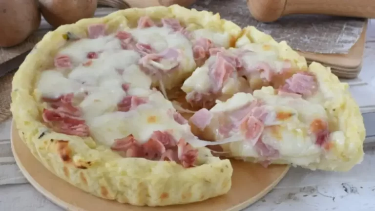 Tarte au pommes de terre, jambon cuit et mozzarella