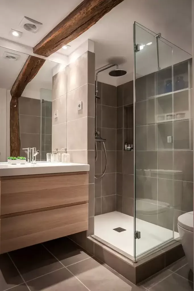 15 idées pour les petites salles de bains : transformez votre espace