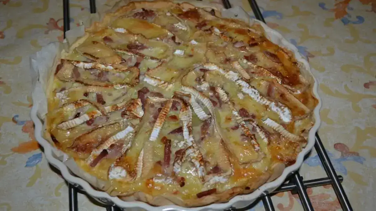 Tarte au Camembert et aux lardons