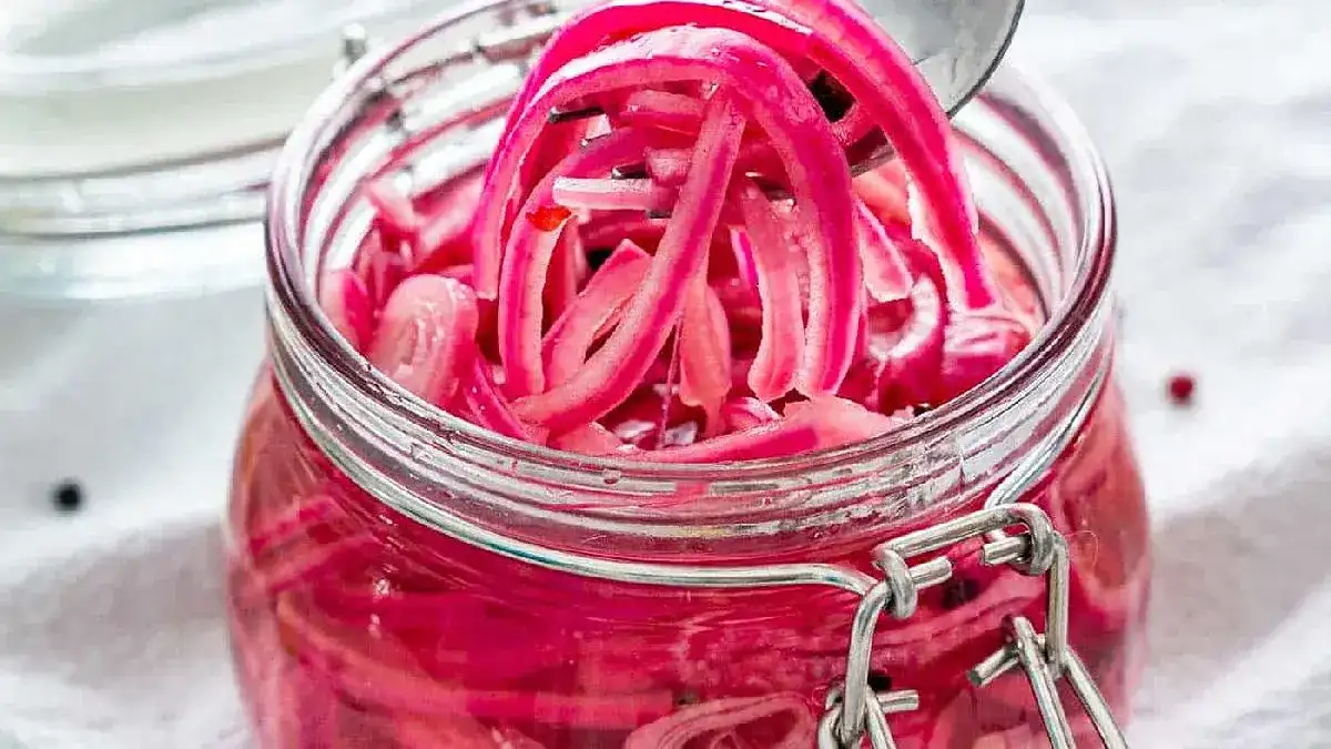 Oignons Rouges Marinés de Maman : Recette Simple et Délicieuse