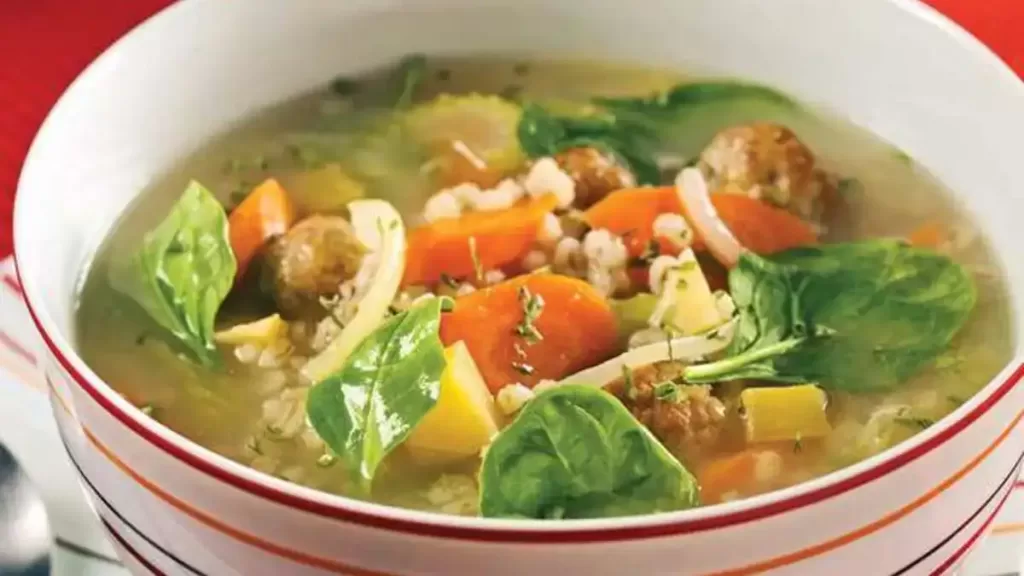 Soupe Poulet, Riz et Légumes : Un Repas Réconfortant et Sain