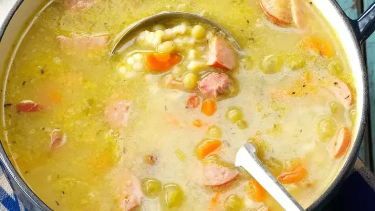 Soupe aux Pois de Grand-Mère : Une Recette Traditionnelle et Réconfortante