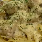 Bouchées de Poulet au Beurre à l'Ail avec Linguine au Parmesan et Citron