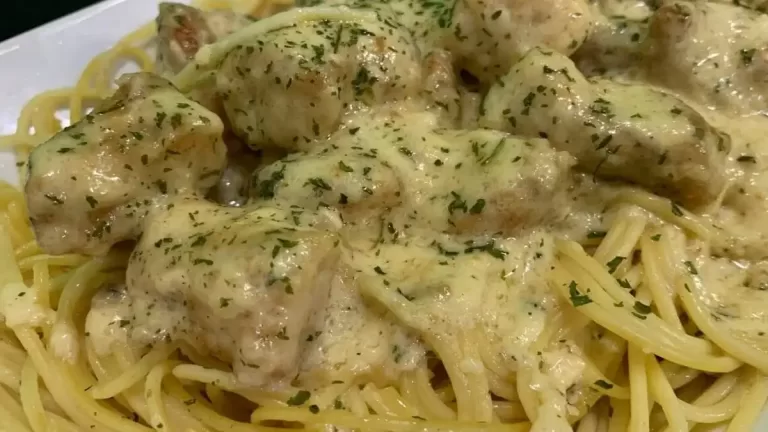 Bouchées de Poulet au Beurre à l'Ail avec Linguine au Parmesan et Citron