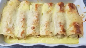 Crêpes Salées Roulées au Poulet et Gratinées au Fromage