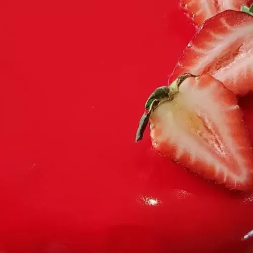 Glaçage Miroir Fraise Maison : Une Finition Brillante et Gourmande